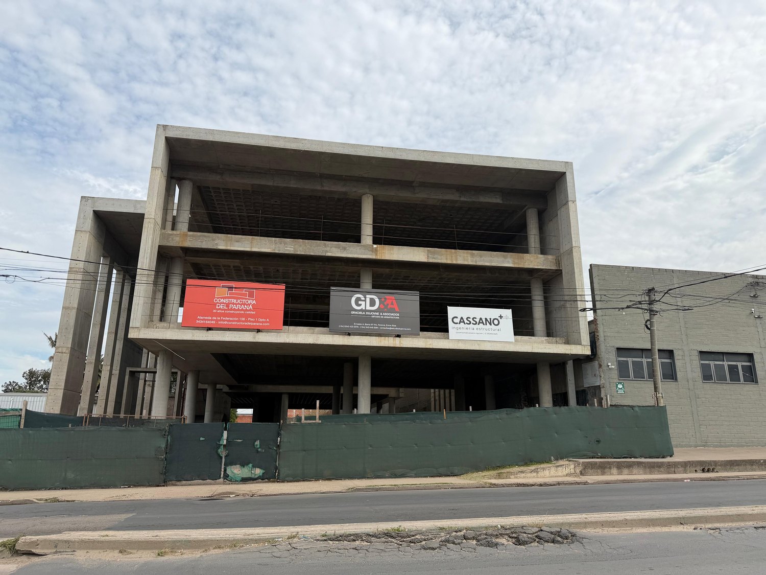 Edificio de Oficinas Johnson Acero — Foto 2/2