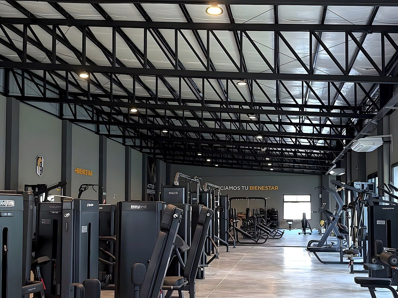 Nave Industrial Sport Club — Foto 1/7